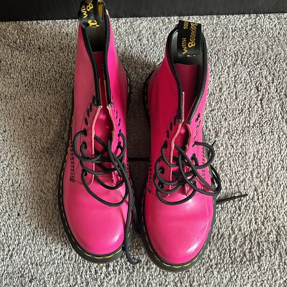 [SOLD ON ANOTHER PLATFORM] Hot Pink Patent Leather Dr. Martens 1460 Boots - Picture 6 of 10